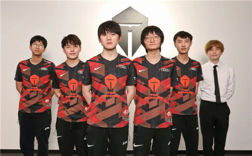 B费获得了 B费获得了