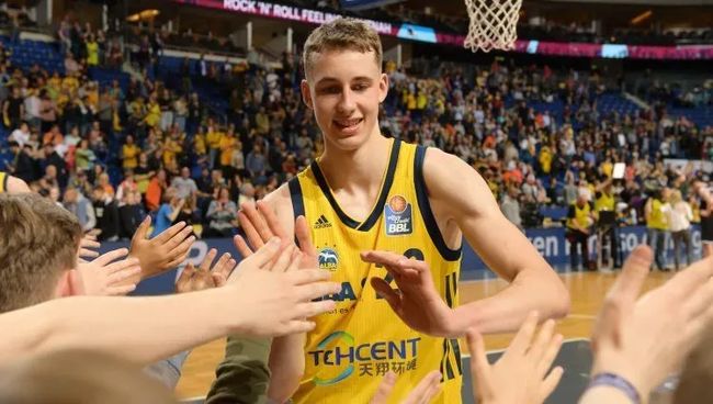 转播镜头常 转播镜头常